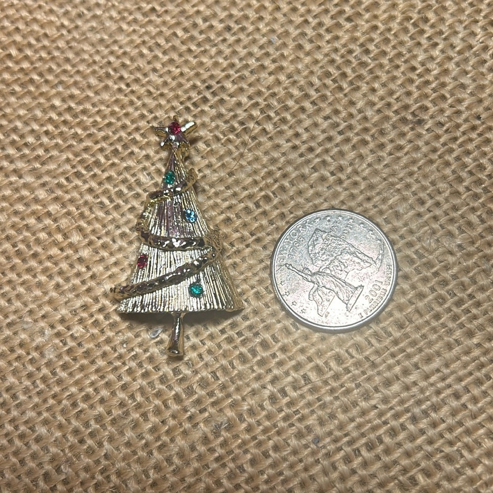 Christmas Tree🎄 Pin - Picture 2 of 3